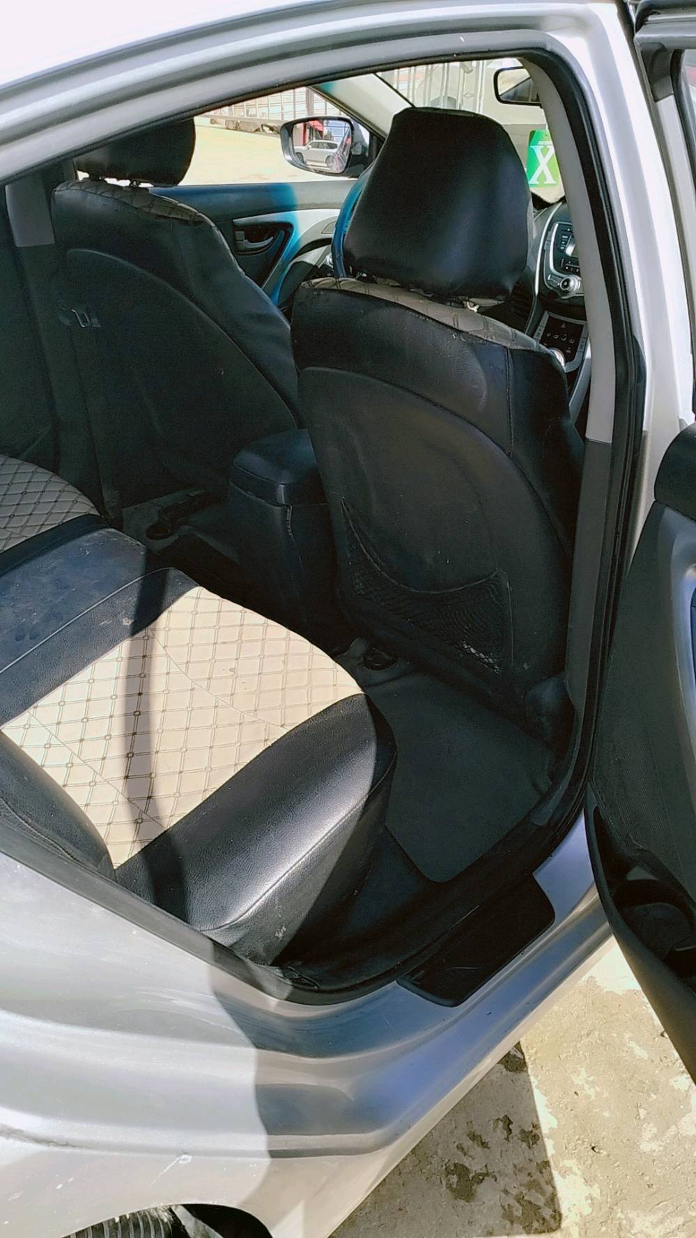 السلام عليكم النتره بيع موديل 2012 
نضام ايكو شفط مري اشاير بالمري حساس خلفي فول تحكم استيرن مكينة 1600 لا دوانس ولا تبخير ولا تنقيص كير مكينه تبريد تدفئه خير من الله صدر جديد تخم تاير باتري جديد سياره متعوب عليها وكله على ايدي لا صبغ ولا تبديل بس صبغ البنيد اثر اجراد ولباقي كله مكفول شكل سياره مثل البصوره وبعد احلى نصبه تخبل رقم واسط انكليزي مكاني حي الزورا بغداد 