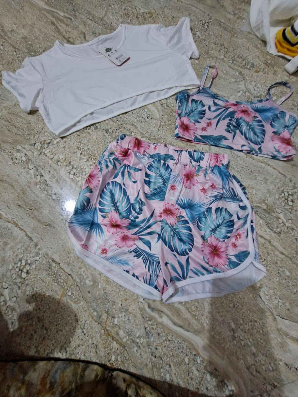 السلام عليكم ملابس اطفال بات بات الخامه من الزينه ويلبس من عمر 3 إلى 2 سنه مكان مدينة الصدر حي طارق الوسط يم اسواق احمد تومان والتوصيل مجاني للحجز مراسله خاص


**إذا كنت صاحب هذا الإعلان وتريد حذفه لأي سبب، رجاءا أرسل رسالة إلى الدعم الفني**