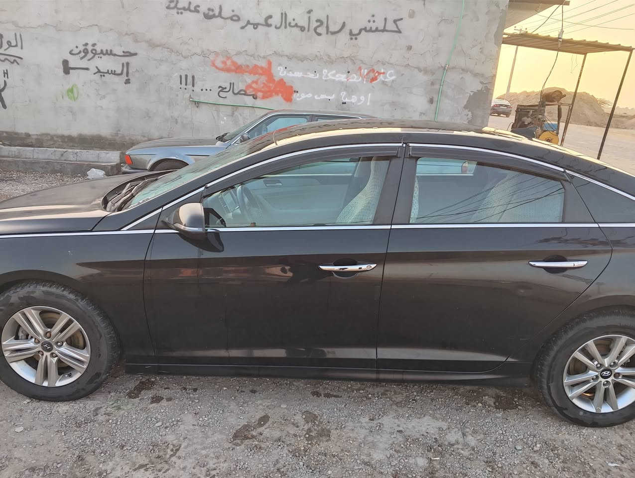 سلام عليكم سياره سوناته هونداي وراد امريكي فول سياره بصمه حداده طوبه تخم تاير مابيه نقص جاهزه سياره 
بيه حلوب قليل بالقماره مامبين السعر 135وبيه مجال***********
