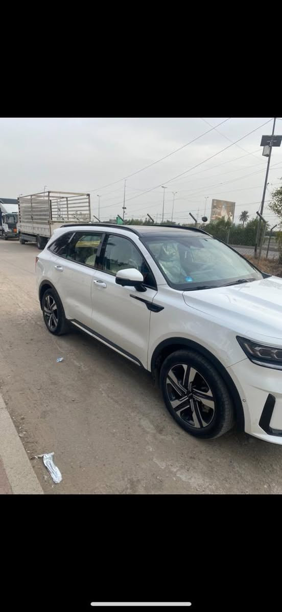 للبيع سورنتو موديل 23 هايبرد فول موصفات 1/1 بانورما 4 سلندر ويل 19 مرايات شفط ماشيه 29 حقيقي سياره مكفوله فقط تبديل باب السايق بلادي نفس الون محرك كهربائي +بانزين سياره جديده *********** مكفوله من كلشي  تخم تاير
