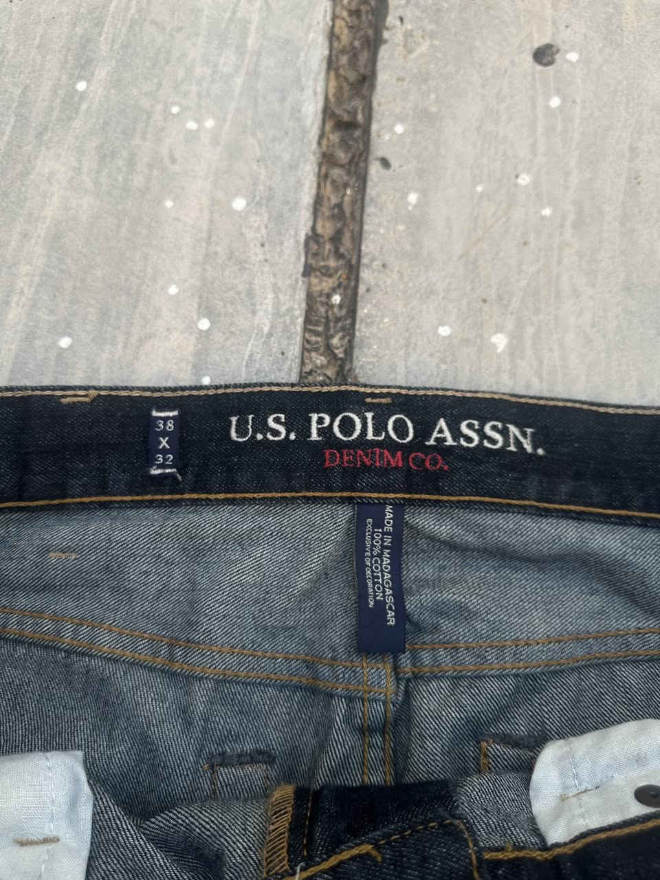 بنطرون U.S POLO ASSN
قياس 38 يلبس 

قطعة اصلية 

نظافة تامة

صناعة مدغشقر 

اللون اسود

100 قطن


**إذا كنت صاحب هذا الإعلان وتريد حذفه لأي سبب، رجاءا أرسل رسالة إلى الدعم الفني**
