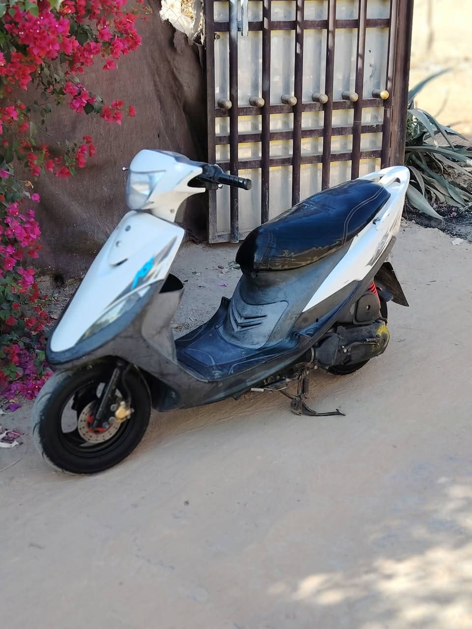 للبيع ماكس عدله الدراجه كفاله عامه من كلشي  الدراجه بوشه ٤٩ بلاد صار اقل الشهر  من نازله من الرمبه وصله موجود وبيه منفيس الدراجه كله مختمه  شلعه ومعدل تشك الكاع كامله مكمله مابيه نقص برغي كله شغاله من الويل للويل + (بيه سستم مال سماعات كامل) + ( تايرات جيلاتين) ، مكاني بابل قرب جسر بته ، ( الاستفسار خاص ) و هذا رقمي ***********
