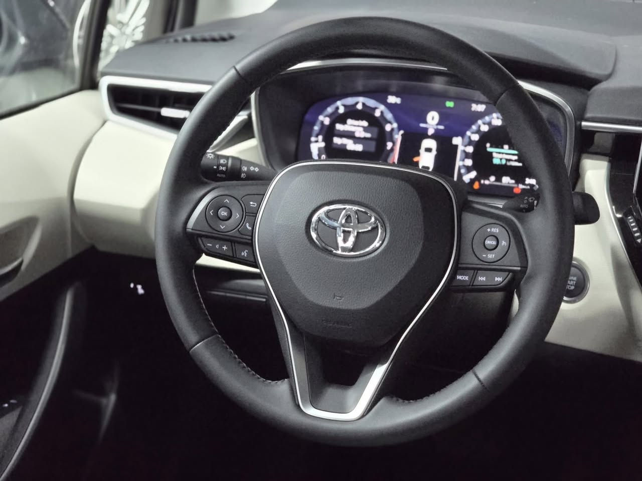 تويوتا كورلا 2025 زيرو رقم  سليمانيه ضمان ساز
فول مواصفات فتحة سقف
حجم المكينة : 1800 
بصمة تشغيل 
دخول ذكي 
تبريد قطعتين 
شاحن لاسلكي وايرلس 
تحكم ستيرن 
مثبت سرعة 
شاشة 
كاميرا خلفي
جنح خلفي بلادي 
حساس امامي خلفي 
ويلكب كروم 
مري شفط 
مري كروم اسود 
اشارة بالمري 
لايت لد 

صيانة مجانية 40 الف او سنتين 
السعر اتصال فقط ***********
