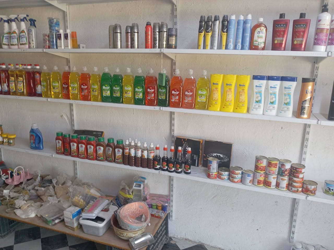 غراض محل للبيع حي النوار قرب منطقت شريعه ***********
