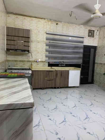 السلام عليكم بيت حي الفرات يبعد عن الشارع الصب 100م شارع مسجد الرسول الأعظم مساحة 202م يتكون من طابقين الأول الأساس وسقف كونكريت غرف عدد٢ وحدة سويت منور وصاله ومطبخ واستقبال وصحيات داخليه وخارجيه وكراج وحديقه صغيرة ومخزن والطابق الثاني عكادة وغرف عدد٢ وحدة سويت وصاله وسطحين الطابق الأول ترميم 2025والطابقالثاني بناء2025
عرض الشارع 20 مطلوب المصرف المعرفة التفاصيل الاتصال على الرقم ***********
