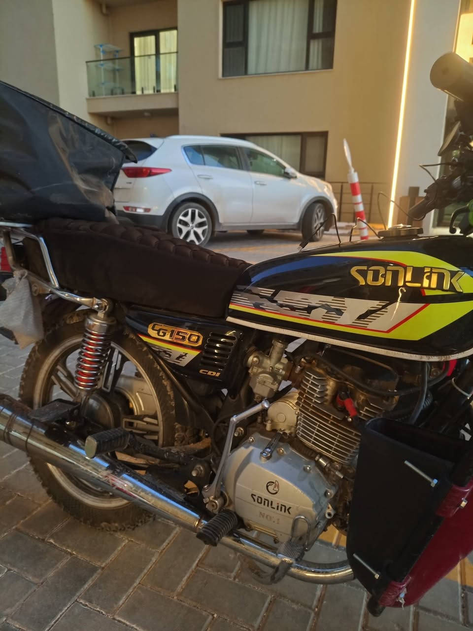 السلام عليكم ايراني سونك 24معمره
دراجه مابيها اي نقص  سلف هندر بس لسلف يتأخر اذا بارده لين صار فتره متروكه ممشغلها دراجه مابيها اي نقص بمعنى الكلمه لاتبخير لاتنقيص لمبدل بيها بس لاستيك ولف لين جان ينضح دهن ضفيره جديده كابريتر كل شي جديد عوزك بس كم برغي عشره تشد لجامه ل كدام ول درع شويه بي عواج عن لحلال ولحرام اوراق مابيها لين تدخل ادوات 
650بيها مجال حك جيتك 
***********
