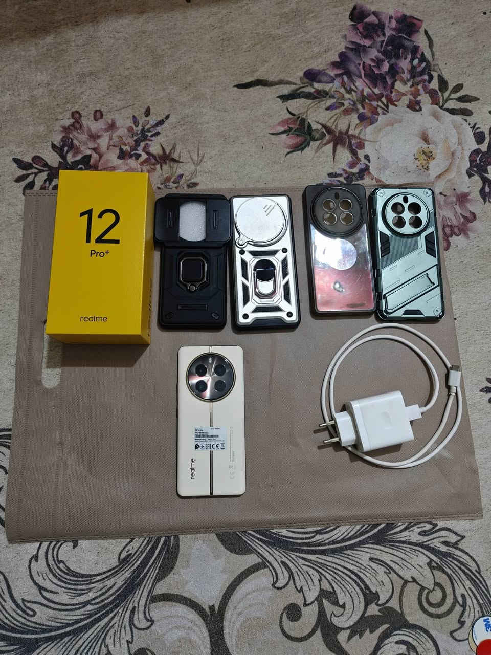 السلام عليكم
ريلمي 12 ابرو بلس 
لون وايت المميز 
بطارية 🔋 5000
شاحنة 🔌 67 واط 
معالج  7s Gen 2 Mobile
ذاكرة 512 
كامرة غنية عن تعريف 
سعرة 325 الف 
معة اربع كفرات مدرعة جدد وجهاز فول نضافة وطي بي ظمان يومين تجي من لباب تاخذه بكاني بغداد حي جهاد 
رقمي ***********
