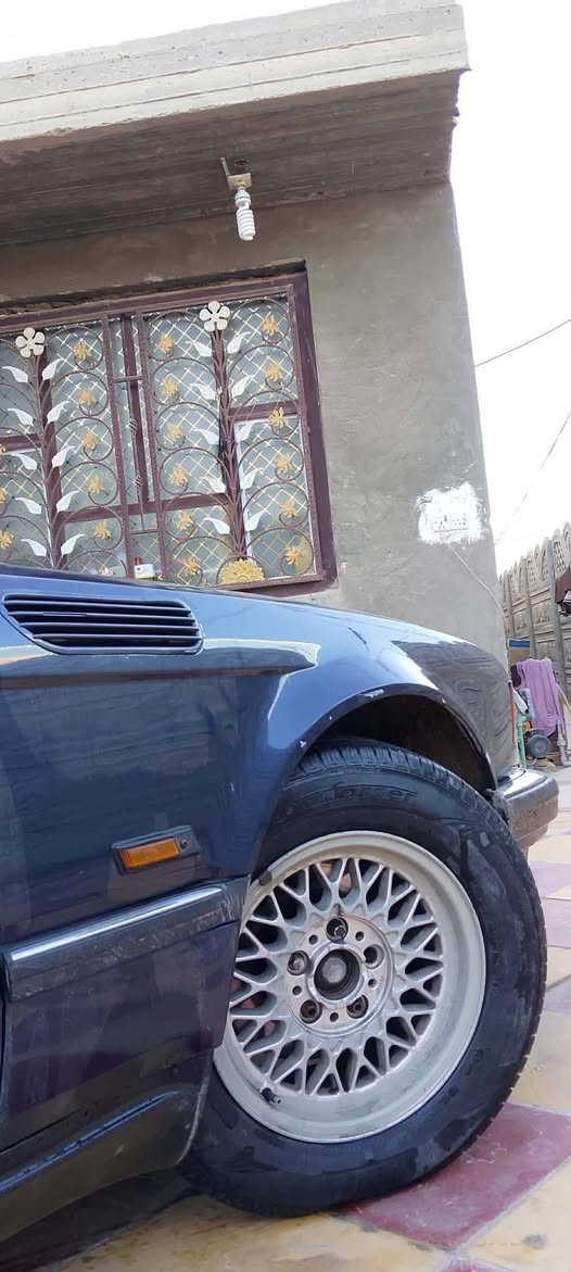 يلام عليكم 
من رخصت صاحب الكروب 
للبيع 730v8
بدون حادث 
كير ومكينه بل جيس 
سياره حلوه وخير من الله 
عوزهة بس حداديه 
حداديتهة 40بل100
مداور ثاني يوم 
مكاني حله 
***********
***********
الاسيه فقط واتساب ومتواجد فيس
اسف ع اطاله
