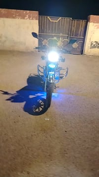 دراجة للبيع موديل 2024 اورافة كاملة  السعر 800.    وبي مجال  رقم الهات...