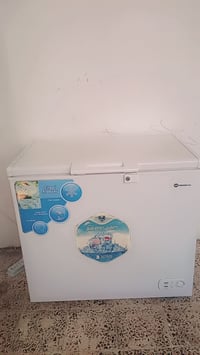 يوجد مجمده للبيع جديده ب 300وبيها مجال والي يريدها يتصل ع هذا الرقم 07...