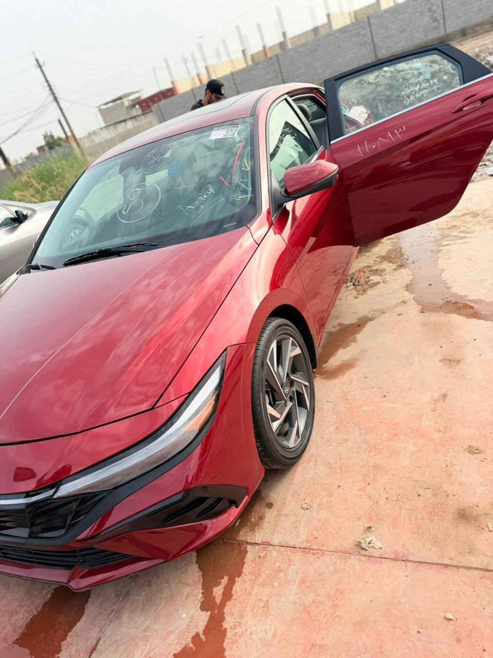 سلام عليكم ورحمة الله سياره النترا موديل 2024 لمتد مزوعه موصفات ماشيه 19 الف حادث صندوك رقم فحص مؤقت بسمي داخله بل 2025 الشراي يدخل خاص لو يتصل *********** ادزله صور الحادث 157 وبيها مجال مكاني بغداد
