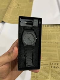 ساعة عربية • تصغير السير • تصميم عصري