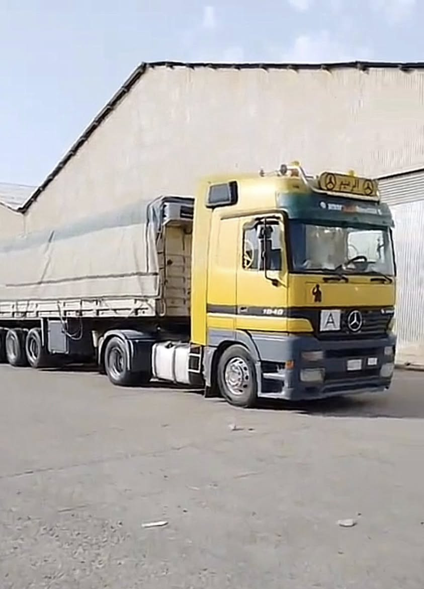 شمعة 2001  رقم نينوى بأسمي
مثبت بودي(فلات ذات جوانب متحركة)

حجم 1848 محرك V8  محور طويل  

وضع شركة السيارة جديدة معنى الكلام

عربانة فصال محلي 4 محاور شاصي حدادي 16

طخم تايرات راس وعربانة جاهزة للعمل 

السعر كاملة 360  بس راس 250 

مكانها الموصل 

***********
