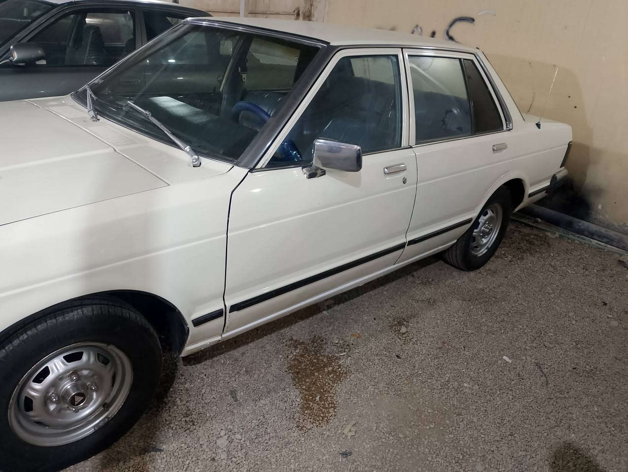 سلام عليكم سيارة للبيع داتسن موديل 80صالون لون ابيض سيارة حلوة شوفته تبريد ثلج كير عادي لون ابيض مثل ما موضح بل صورة السعر 40ورقه وبيه مجال للطيبين مكاني الفلوجه شارع الجديد معرض الخليج الاتصال ع الرقم ***********
***********
