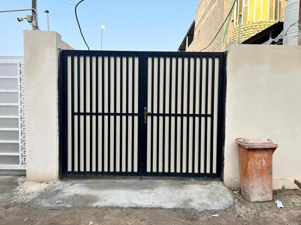 للبيع: دار زراعي اصولي بناء طابوق مسلح مساحة البناء ١٤٥ متر مساحة المنزل كامل ٣٠٠ متر… غرفتين وحمامين مع مطبخ واستقبال وصالة في دورة أم زبالة قرب حسينية حجر بن عدي للاستفسار الاتصال *********** او على واتساب   ‪+964 773 158 0430
السعر ٩٠ مليون قابل للتفاوض
