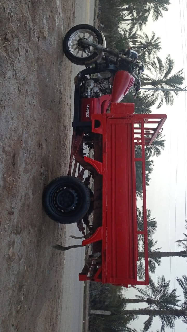 سلام عليكم فرس للبيع اوراق موديل 2014  نقص بيها ورقة الوكيل ستوته جاهزه من الطول للطول مابيها اي نقص حداديه تايرات شاصي مكفول بدي نضيف كهربائيات كلها شغاله مكينه نضيفه وناعمة اترايك وين مايعجبك   السعر مليون و100 وبيها مجال حك الجيه مكاني ابو الخصيب 

***********
