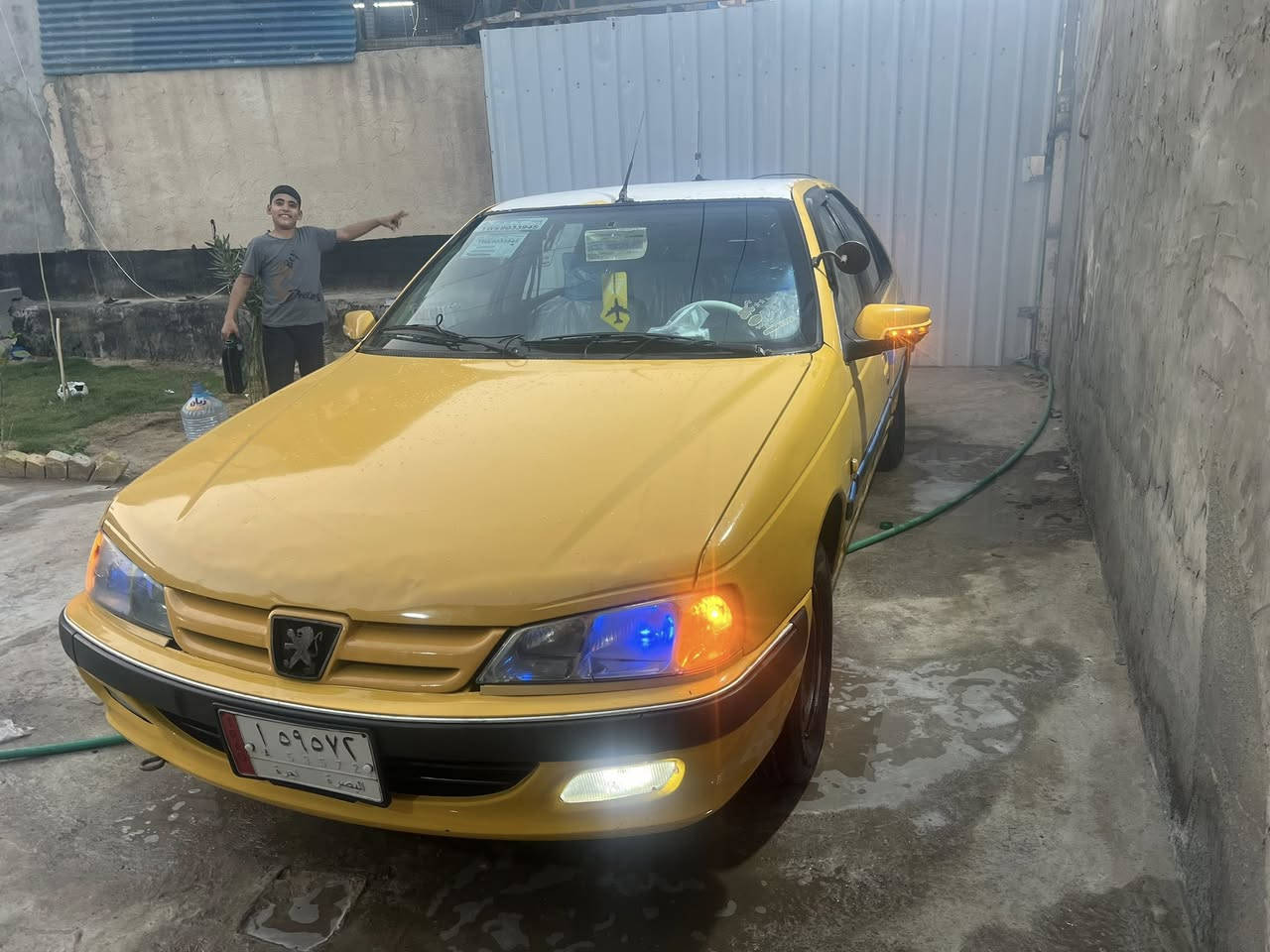 بيجو بارص للبيع 2015 بيه خيط تبخير قليل تخم تاير حداديه جديده كهربأئياته كله شغاله السياره انضف من صوره سنويه منتهي السعر 30 وبيه مجال الرقم ***********
