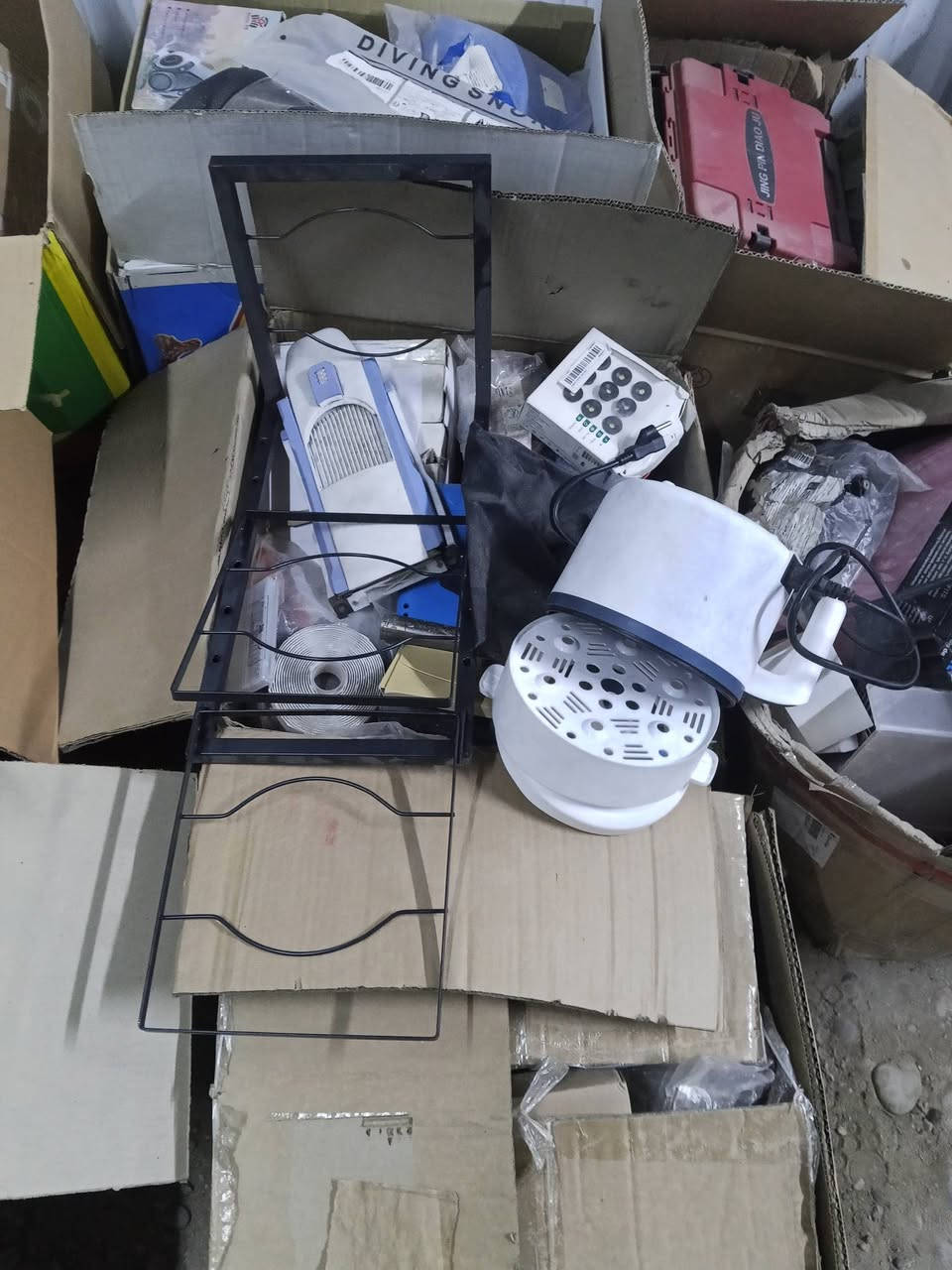 اغراض امزون مال تعزيله 9كراتين بيهن خير من الله قيم واخد تؤاصل واتساب ***********
