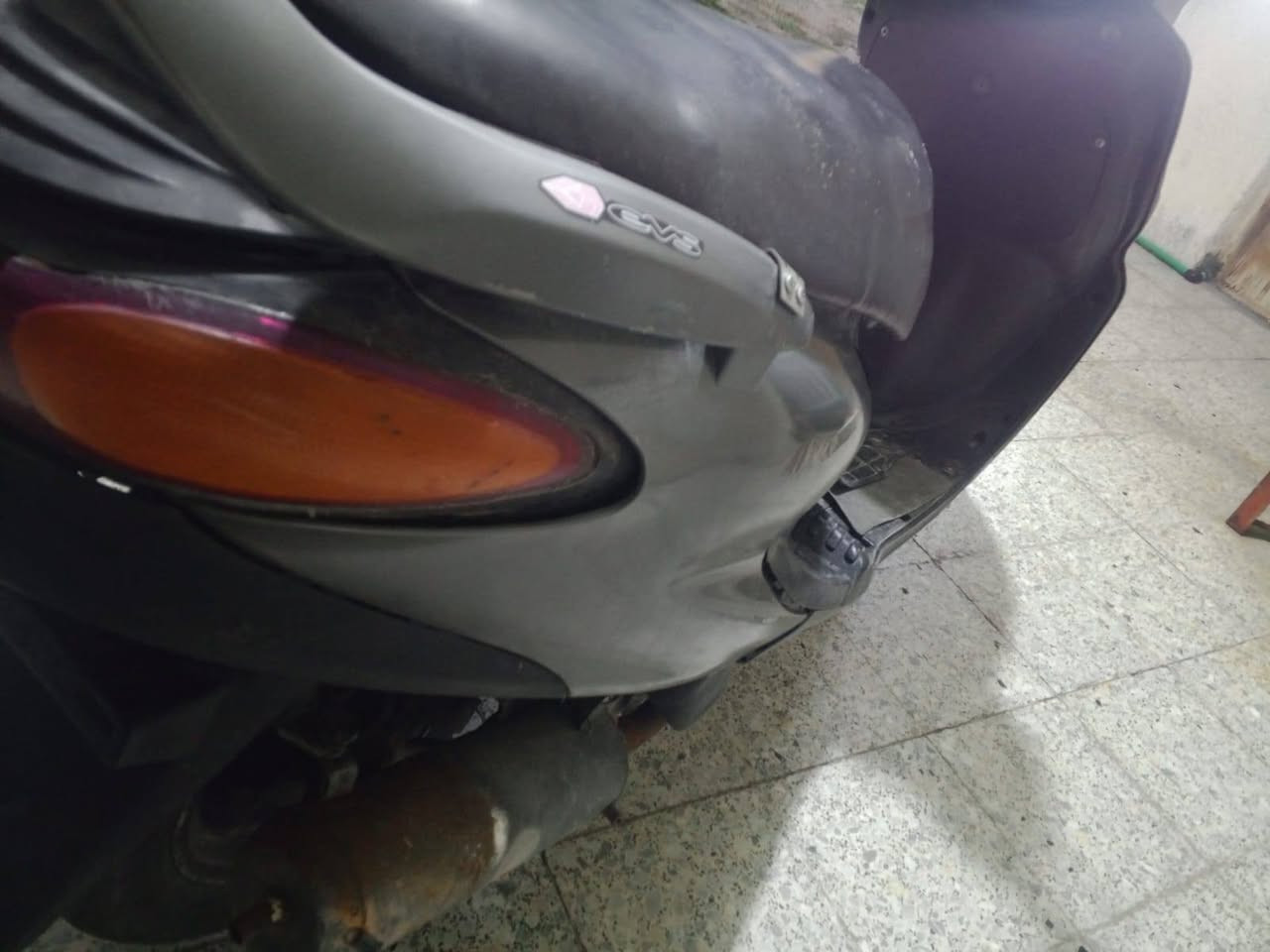 سلام عليكم مطور للبيع يماهه ياباني مطور شغال كله عوزه بس برغي مال صالنصه سعره ٢٥٠ وبي مجال لعنوان رمادي لملعب دور المخابرات رقم *********** واتساب او رصيد
