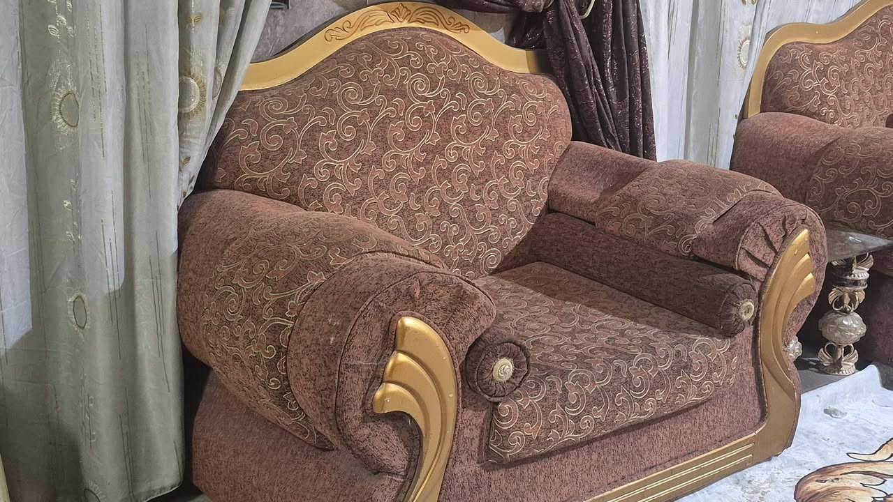 السلام عليكم تخم قنفات اصلي وقوي بس محتاح شوية تصليح شويه٢٥٠ وبيه مجال  وعندي ايضا غراض بيت كنتور وبوفية بأسعار مناسبة عنواني ابي الخصيب البهادرية قرب محطة الغاز  هاتف  ***********
