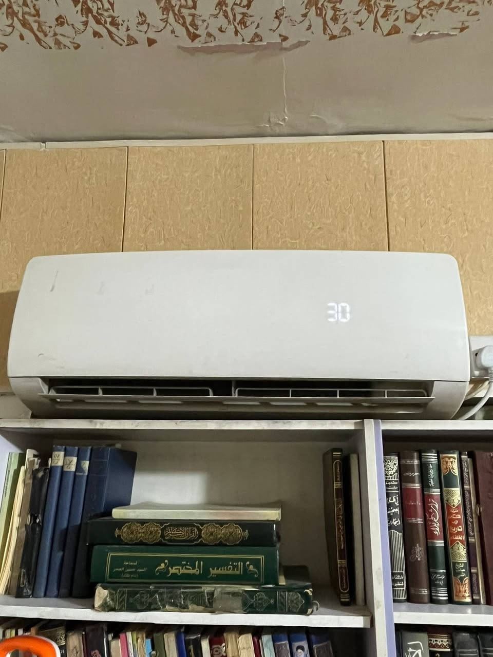 سبلت واحد طن نوع ميديا والثاني وارث شغال تدفئه تبريد للاستفسار الاتصال ع الرقم‭٠٧٧٤ ٢٤٩ ٠٢٩٠‬ سعر الواحد١٣٠
