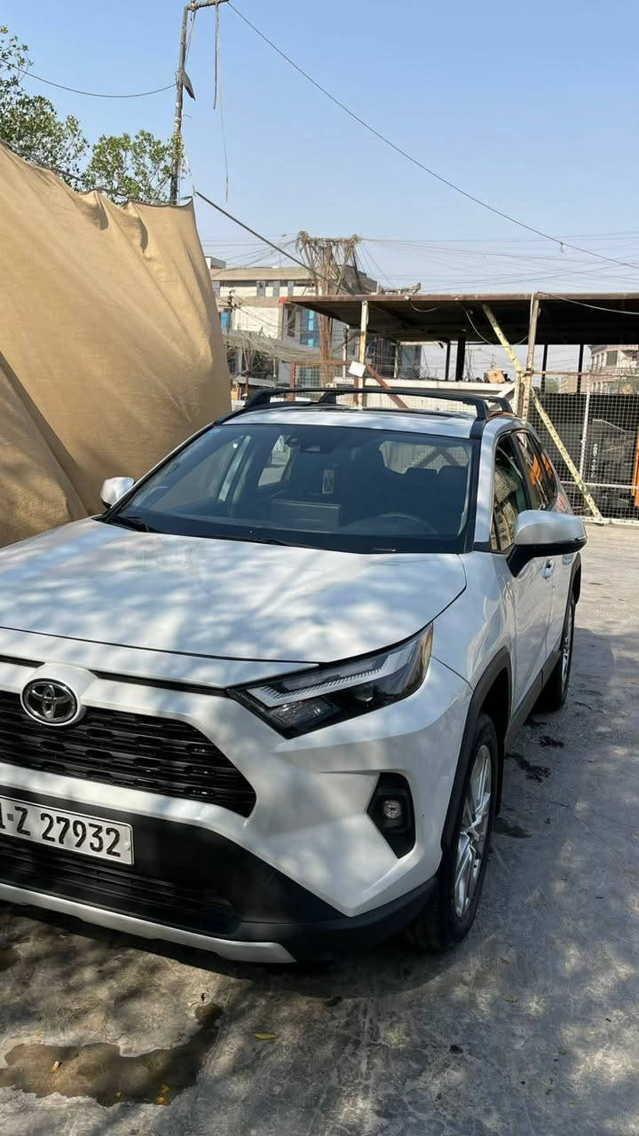 للبيع | تويوتا راف فور XLE Premium 2023 مواصفات البريميوم معروفه السياره تجي فول للاخير 
📍 الموقع: بغداد
💰 السعر: 195 ورقة (قابل للتفاوض البسيط)

▫️ اللون: أبيض صدفي
السياره  مصلحة تصليح درجة اولى ربع متصرف عليهة وكل ايرباكات السياره سليمه ولا ايرباك طاك 
▫️ المواصفات:
 • تشغيل بصمة 
 •  شاشه دشبول ديجتل
 • كاميرا خلفية
 •سستم jbl شاشه وسماعات•.  
 •     صندوق كهرباء
 • فتحة سقف
 • جلد كشنات ودشبول بلادي 
 • نظام مانع انزلاق
 • رادار أمامي وتنبيه خروج عن المسار
 • نظام Eco/Normal/Sport
 • كشنات خزن ميموري 
 • تدفئة كشنات وتدفئة ستيرن
 Apple CarPlay
 • ويل سبورت 19 إنج
 • إضاءة LED أمامية وخلفية
     •.     تبريد قطعتين •.         
▫️ الحالة:
 صور الحادث ورقم الشاصي  بالمنشور • 
 
 

📞 للاستفسار والتواصل: [***********
