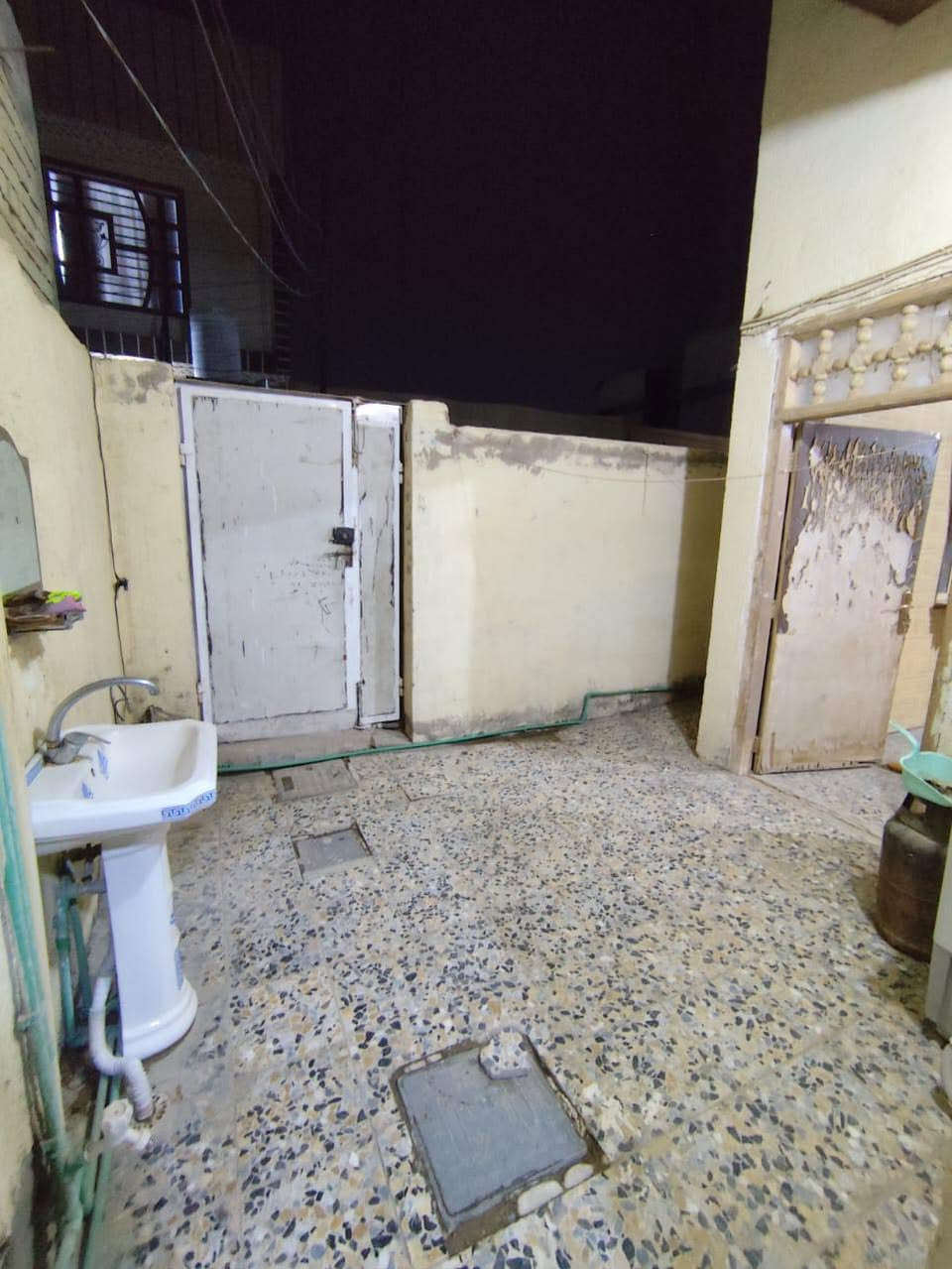 ﷽

#دار_للبيع🏠

#الموقع : حي الجمعيه 🏘️شارع 8 

#المساحه : الدار 111 م الوجه 11 
نزال 10✨

#التفاصيل : الدار سعر عرصه 
شارع 8+🪴
يتكون الدار من غرفتين +صاله مطبخ استقبال +مجمع صحيات++منور

🔻نستقبل كافة العروض السكنيه والتجاريه 🔻

#مكتب_دار _السلام للوساطة_العقارية 🌍
تسعدنا زيارتكم لمكتبنا 
📍في النجف - حي السلام- شارع ابو دجاج 📍

للمزيد من المعلومات والتفاصيل عن العقار والمعاينه الميدانية يرجى الاتصال على 
(***********) (***********)
