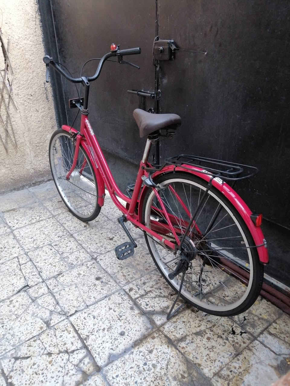 السلام عليكم
باسكل بناتي حجم 26 وضع حاوية
قفل تاير حساس داينمو 
مكاني حي الجهاد قرب جامع النور
السعر تواصل خاص *********** واتساب
