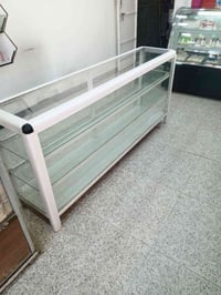 فاترينه للبيع الطول مترين للبيع بسعر 110 وبيها مجال مكاني بغداد 077007...