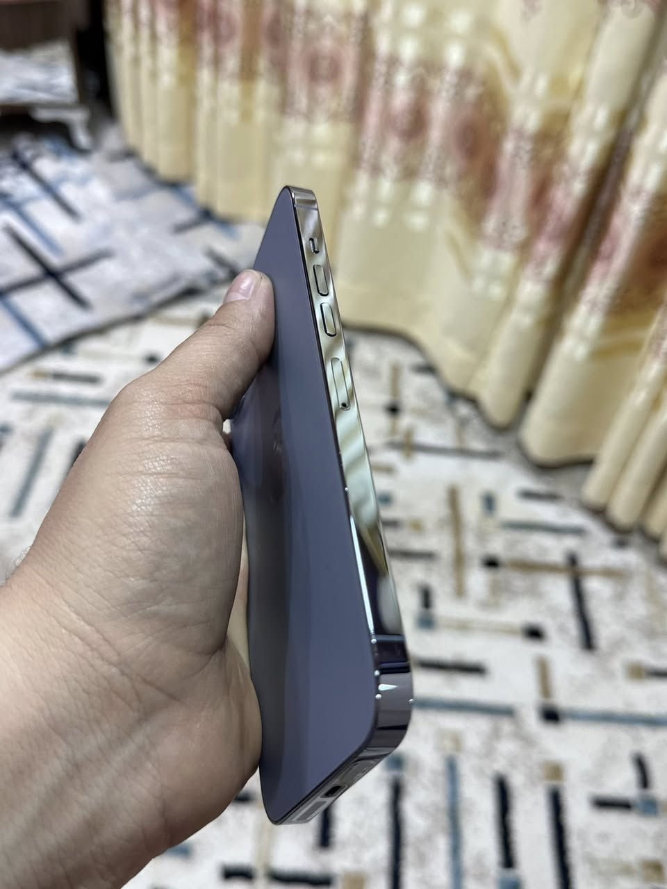 ايفون 13 برو ماكس
ذاكره 256 
بطاريه 84 
نموذج M امريكي
نضافه 95‎%‎ 
الجهاز ما مفتوح وتر بروڤ
السعر 665 الف 
***********
