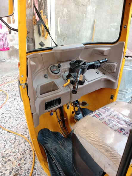 السلام عليكم تكتك للبيع 21 شهر 11 مكينة اول مرة تنفتح بيهة بارد جوة لغد شبر مكحل دوس  معمرة خياسات قليلة رقم بغداد انكليزي بسمي لون ليموني سعر 7200 رقم ***********
