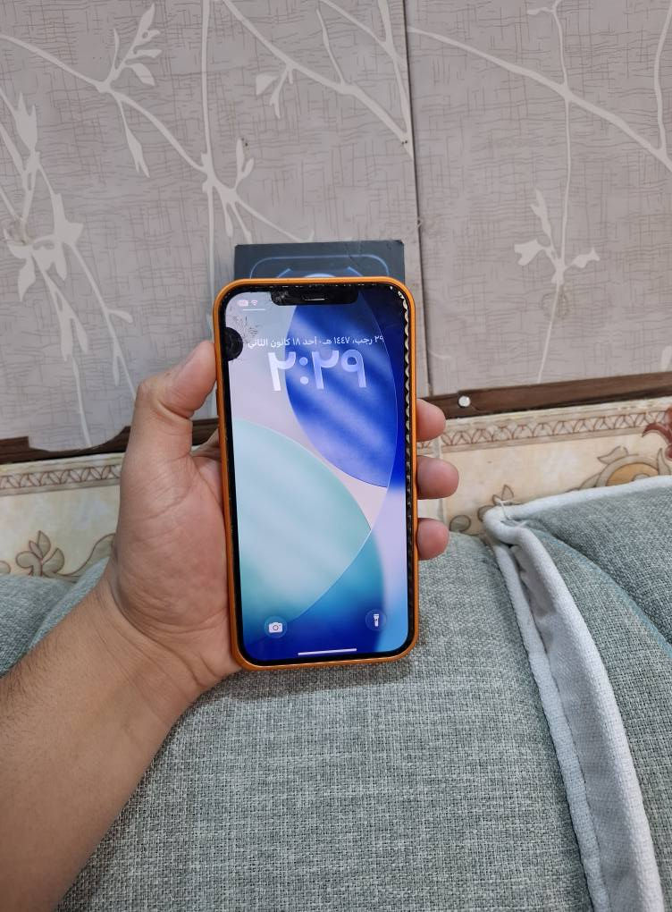 سلام عليكم جهاز ايفون 12 برو ماكس
مخليله تحويره مال 17 جهاز مكفول ما مفتوح ولا مصلح بس بي هاي تكعه بل شاشه وبي فطور قليله 
وضهره مكسور ومغلفه باكيته ويا بطاريه 81 
ذاكرته 256 السعر 350 وبي مجال مكاني ناصريه مركز *********** ناصرية, ذي قار
