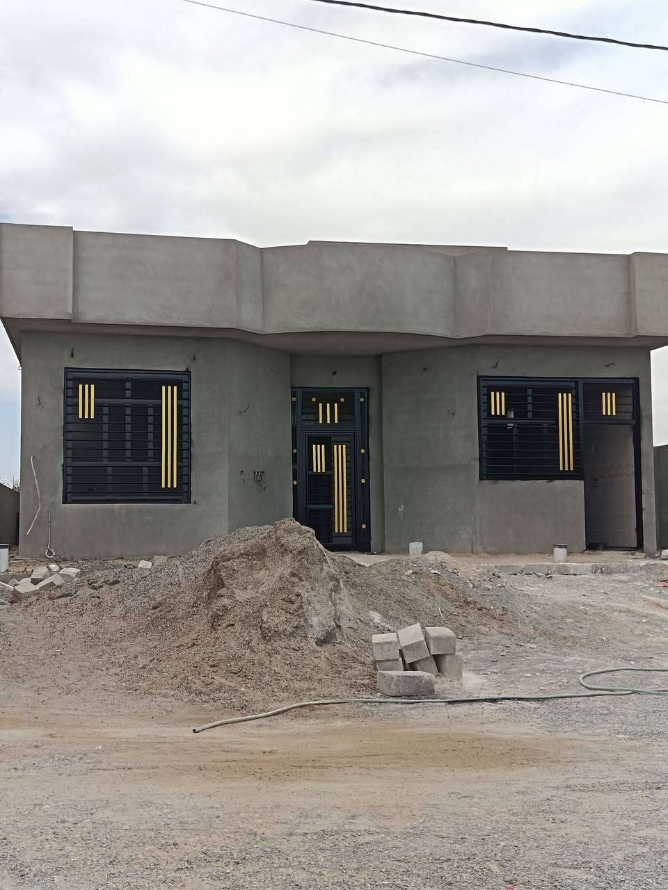 سلام عليكم متر الصبغ بسعر مناسب جدن شقل درجه اوله عبود الصباغ ***********
