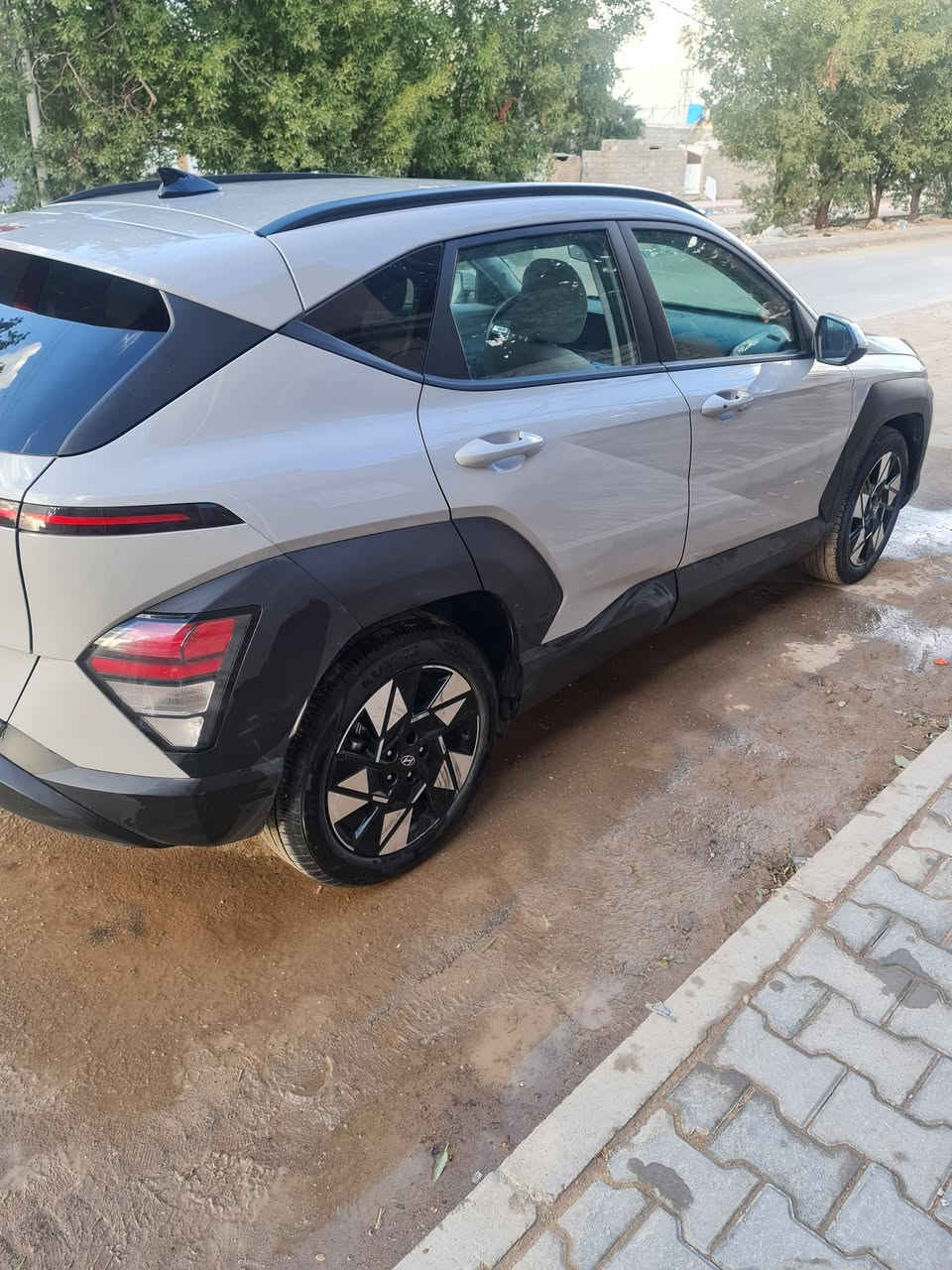 كونا ٢٤ وارد أمريكي بدون صبغ ولا تبديل طختها بالويل الخلفي عكس السايق وعلى اثرها طك ايرباك البرده اليمنه. رقم واسط محجوزه سنتين ع مؤؤسة الشهداء ..السعر ١٨٠ وقابل للتفاوض. 
مواصفات فول عدا الفتحه. للاستفسار اكثر ***********
او خاص
