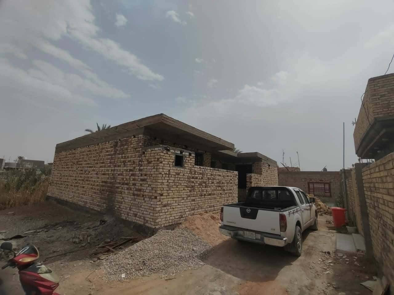 هيكل مساحه 190  متر مسگوف وكامل كونكريت مسلح شغل درجه اولى من الاساس للسگف استقبال وصاله ومطبخ وغرفتين وصحيات داخليه وخارجيه  .. العنوان قريب على حسينة الخضيري على الشط يبعد عن الشارع 40 متر

السعر 53 وبي مجال..
***********
