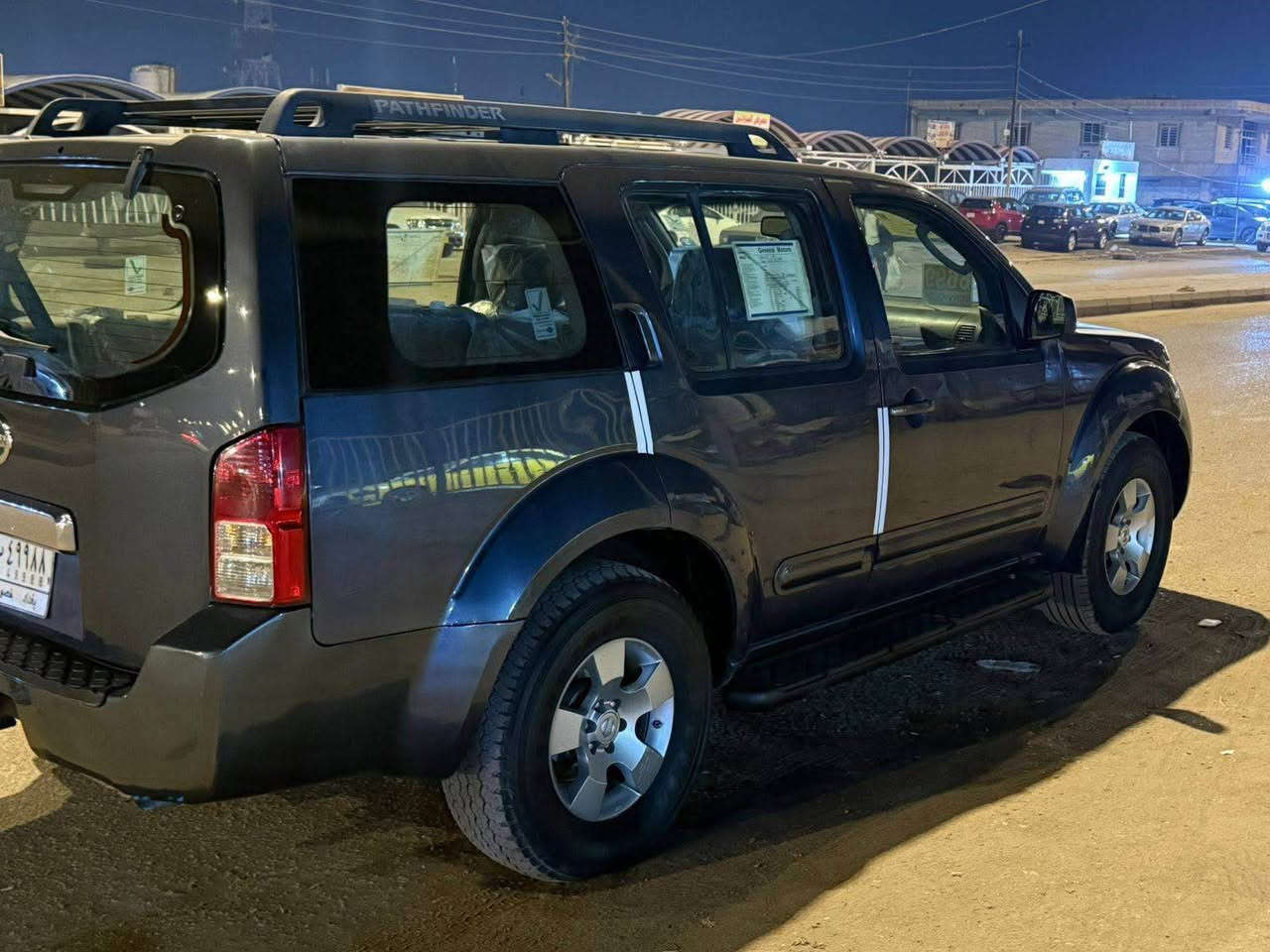 نيسان بافندر موديل 2007 رقم بغداد سنويه جديده مشروع وطني سياره وارد امريكي حادثها باب سايق معمر وبيه البنيد جارد وصبغته لباقي كفاله سياره جاهزه كير مكينه حداديه تخم تاير غاز بانزين سبعه راكب سياره مال جناي سعر 82 وبيها مجال بسيط *********** المجر الكعبي, ميسان
