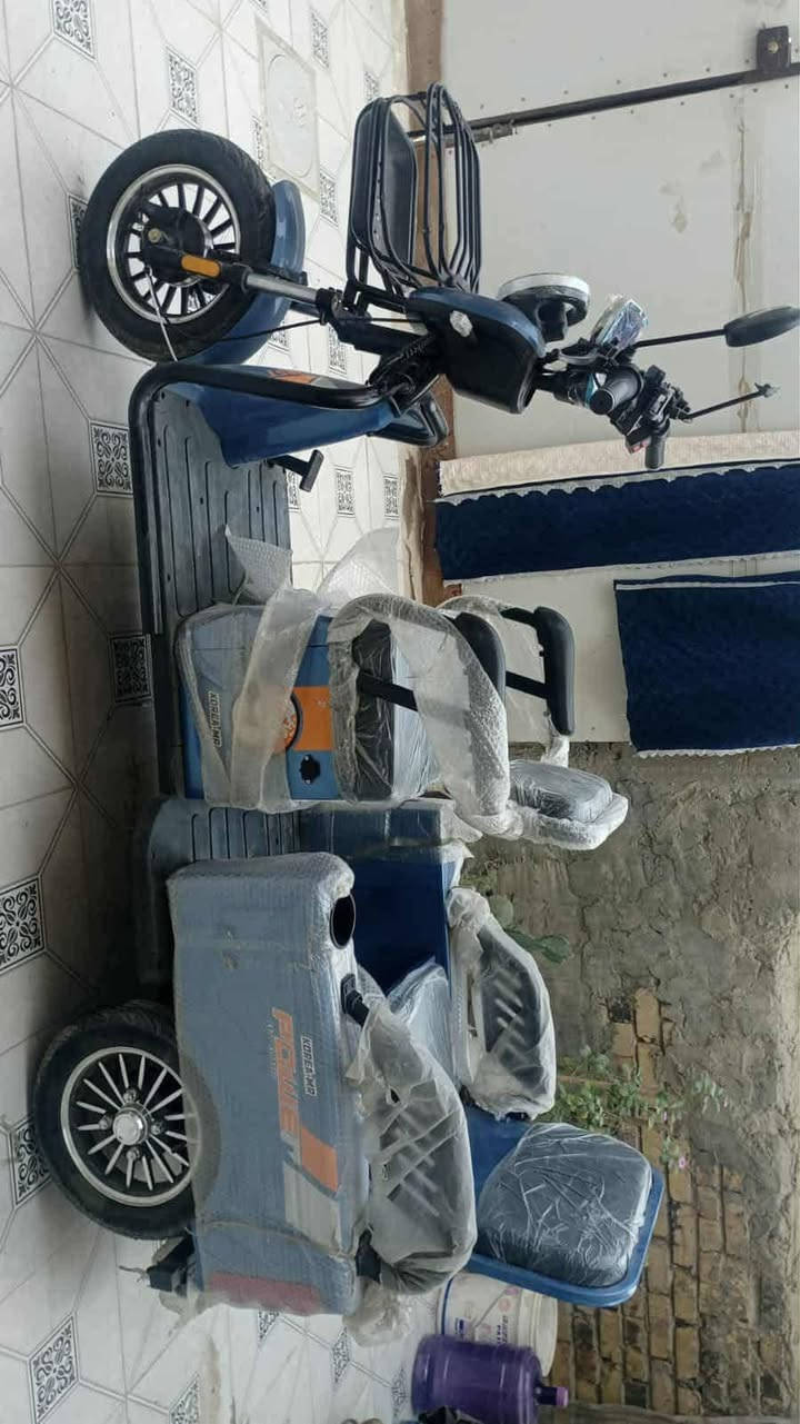 سلام عليكم للبيع جديده ماماشه بس من اسوك للبيت مكانه حله شارع 80    ***********
