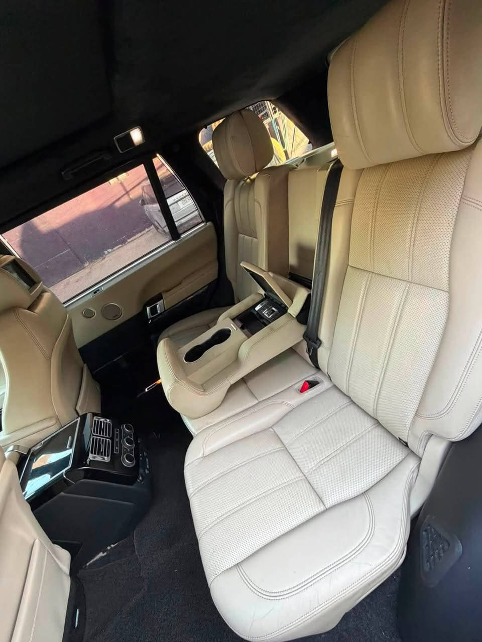 ✨🖤 الفخامة تبدأ من هنا | Range Rover Vogue LWB 2017 🖤✨
🚘 Range Rover Vogue LWB 2017
👑 فول مواصفات
📍 ماشية 33 ألف ميل فقط
🎨 صبغ جاملغ خلفي فقط
✅ سيارة نظيفة جداً وجاهزة للاستخدام
💎 أداء فاخر، راحة استثنائية، وهيبة على الطريق.

━━━━━━━━━━━━━━

💰 السعر: 285 ورقة
📍 الموقع: بغداد

📞 للحجز والاستفسار:
***********

━━━━━━━━━━━━━━

🔥 إذا تبحث عن الهيبة، الفخامة، والأداء… فهذا هو خيارك.
🚗 لا تفوّت الفرصة، السيارات بهذه النظافة نادراً ما تتكرر.

#RangeRover #RangeRoverVogue #LWB #LuxurySUV #CarsForSale #Baghdad #Iraq #سيارات_بغداد #بيع_وشراء_السيارات #رانج_روفر #بغداد
