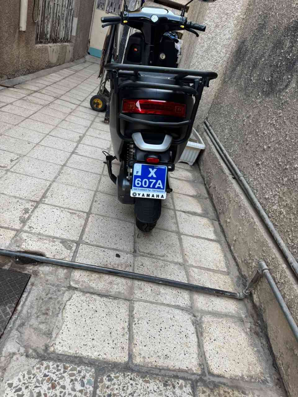 السلام عليكم دراجه شحن كوريه كوريه وليس صينيه كوريه افهم استيراد خاص يعني لا ملف ولا عقل بيهة قايش وكلجات يعني اتعاتب عليهة وحق الحسين بطاريه ليثيوم انسى تصرف شحن ابد الدراجه شيلهة وشمرهة بل مي وماعليهة شي ابد دراجه نضيفه جدا جدا ماشيه 21 الف سرعه 95 حقيقي 
السعر 1150 وبيهة مجال 
مكان بغداد المشتل 
***********
