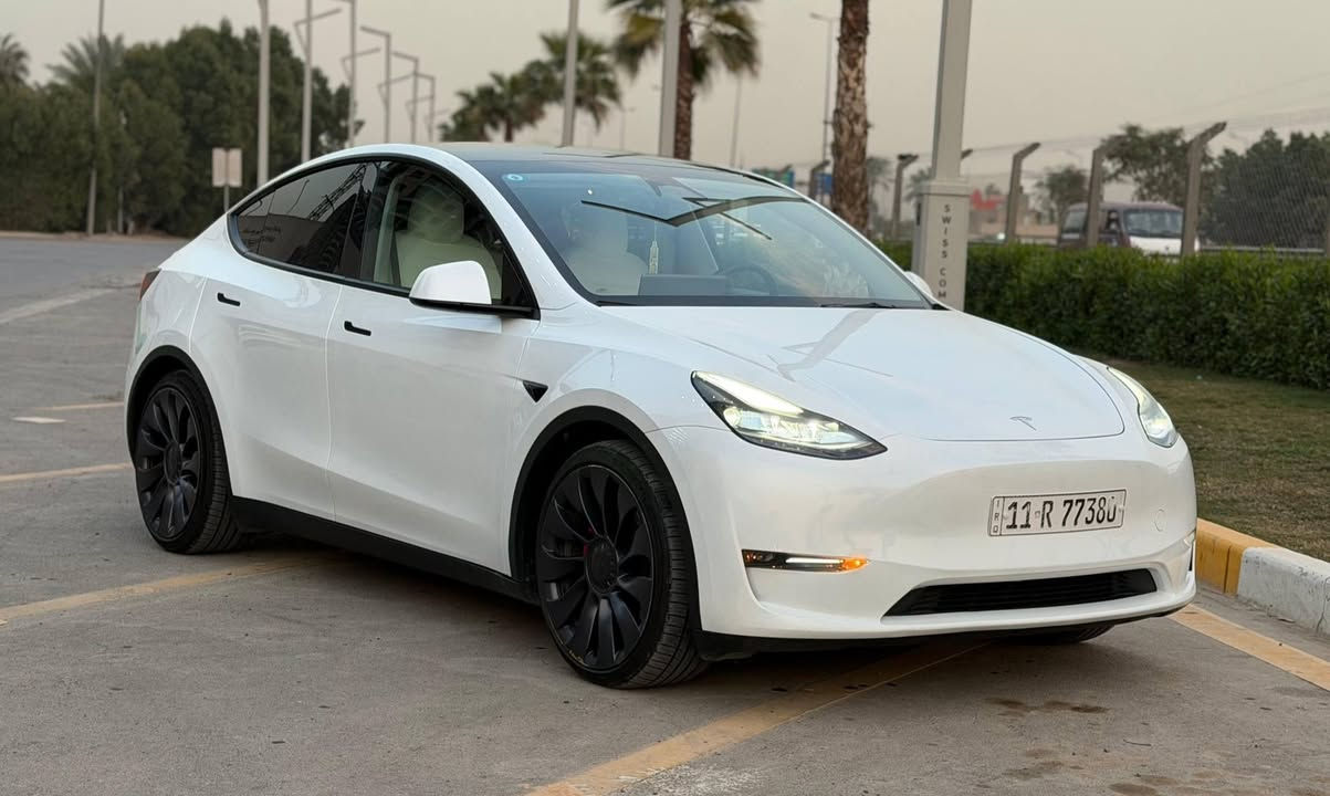 تسلا مودل Y موديل 2024 مواصفات بيرفورمنس
دبل ماطور DUOLE MOTOR اخت الكلييين فول نضافة
دخول جديد رقم بغداد هزة وسنوية جديدة 
مدفوعه ضريبة وكمرك وكاملة من كل نقص 
عداد المسافة 16 ألف حقيقي زيرو 

💎 ســعــر ✅ ::  الــرد تلقائي 📮

الضرر قبق جنطة مبدل فقط 
جاملغ راجع PDR بدون قطرة صبغ 
حتة الدعاميات بدون صبغ ونفسهن الاصليات 
ايرباك لايوجد 
السيارة اون لاين اخر تحديث ولغة عربية 
وصحة البطارية والانفيرتر 100‎%‎
المواصفات:

دبل ماطور دفع رباعي (أعلى فئة بيفورمنس)
السيارة 510 حصان من صفر لل100 ب3 ثواني فقط 
داخلية بيضاء سبورت مميز
سقف بانوراما زجاج
شاشة كبيرة حجم 15 إنج
حساسات 360
كامرات 360
رادارات 360

حساسات جانبية للاجتياز
طقم ويل حجم 21 مع تايرات جديدة وفجوج احمر سبورت
كاميرات عدد 8 تغطي السيارة بالكامل
باب الجنطة كهربائي شفط
الأبواب الجانبية كهربائية
مقاعد جلد ابيض أصل تحكم كهربائي 
كامل مع تدفئة وتبريد 

تحكم كامل بالسيارة من خلال الشاشة
نظام قيادة آلي (Auto Pilot)
مراية جانبية كهرباء
نظام القيادة الذاتية الكاملة (Full Self Drive)

عداد ديجيتال
تشغيل تلقائي وتشغيل عن بعد
دخول ذكي بدون مفتاح
نظام رادار ذكي لمنع الاصطدام
نظام تنبيه عند الرجوع للخلف

نظام تحديد المسار على الطريق
نظام قراءة السرعة من الشوارع
وضعية سبورت 
وضعية تراك 

الأنظمة الترفيهية:
يوتيوب – نتفلكس – تيك توك – واتساب
نظام واي فاي – GPS – خرائط – بلوتوث – USB – AUX
العنوان بغداد الغزالية 

رقم التواصل :-:-:-: ***********
