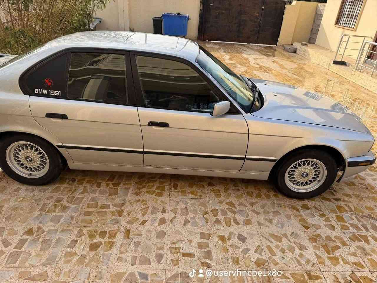 لسلام عليكم  
سيارة للبيع بي ام دبليو 525موديل 1991محرك لا صرف لا بخار 
تدفىه تبريد شغال تبريد مركزي كير اوتماتيك  دفتر بنزين موجود سلايت رقم سيارة كركوك سنوية جديدة ل 2030 
صبغ عام جماليه 
السعر سياره 65بيها مجال بسيط 
المكان كركوك رقم ***********
