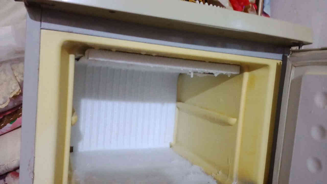 ثلاجه 12 قدم شرط الفحص ب100 وبيه مجال
ميسان حي النداء ***********
