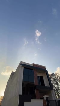 مساء الخير🌙✨  دار للبيع حي العربي خلف مطعم بيست جكن  المساحه 125 متر و...