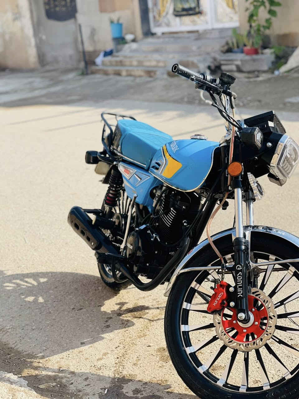 السلام عليكم دراجه سولنك باب اول مديل 2025اوراق كامله محرك 200مكفول كفاله عامه شلعه خير من الله السعر 800 وبي مجال للطيبين عنوان ديالئ الخالص سعديه الشط ***********
