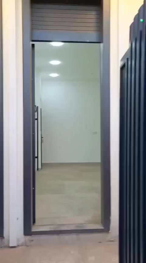 🏡 دار للبيع

📍 حي الجامعة – شارع الحمداني  
📐 المساحة: 105 م²  
🏠 الواجهة: 5 متر  
⬇️ النزال: 21  

✨ 3 غرف + استقبال+ صحيات فوق وتحت 
مدخلين مدخل مطبخ ومدخل للاستقبال 

يوجد ايضا...قطعه ارض للبيع المساحه 335 الوجه 15 ونزال 22 حي الجامعة شارع الحمداني
📞 للاستفسار
***********
