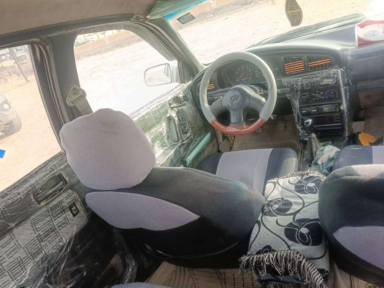 للبيع الانترا دمعه 94 رقم بغداد
دولي تحول مباشر او وكاله
سياره جاهزه ونظيفه 
تخم تاير صدر حداديه 
32بيها مجال 
***********
***********
