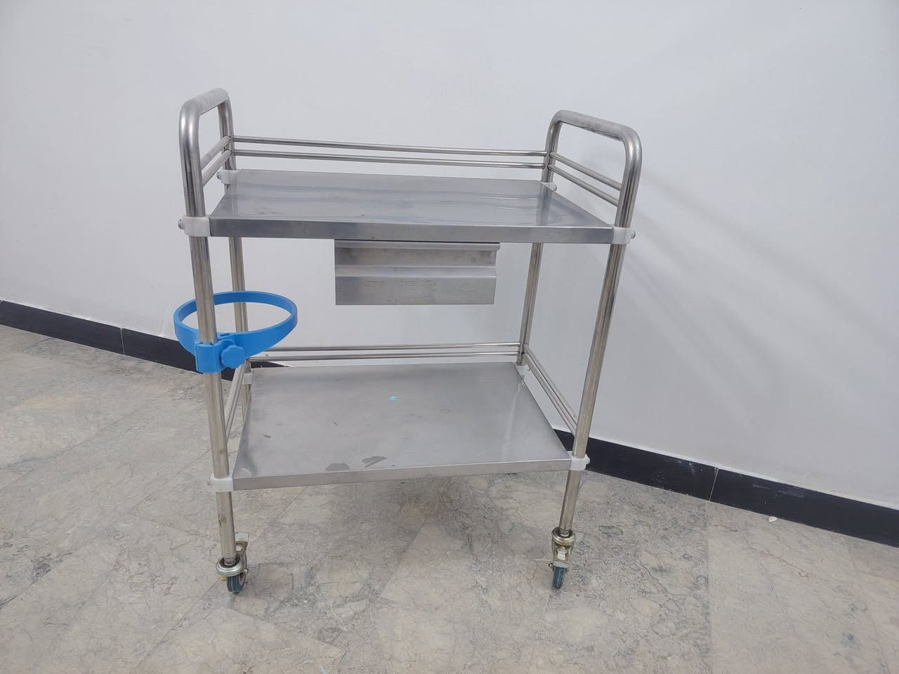 تحية طيبة يتوفر ترولي ستيل للبيع ب60 الف عنواني السيدية 
للتواصل 
***********
