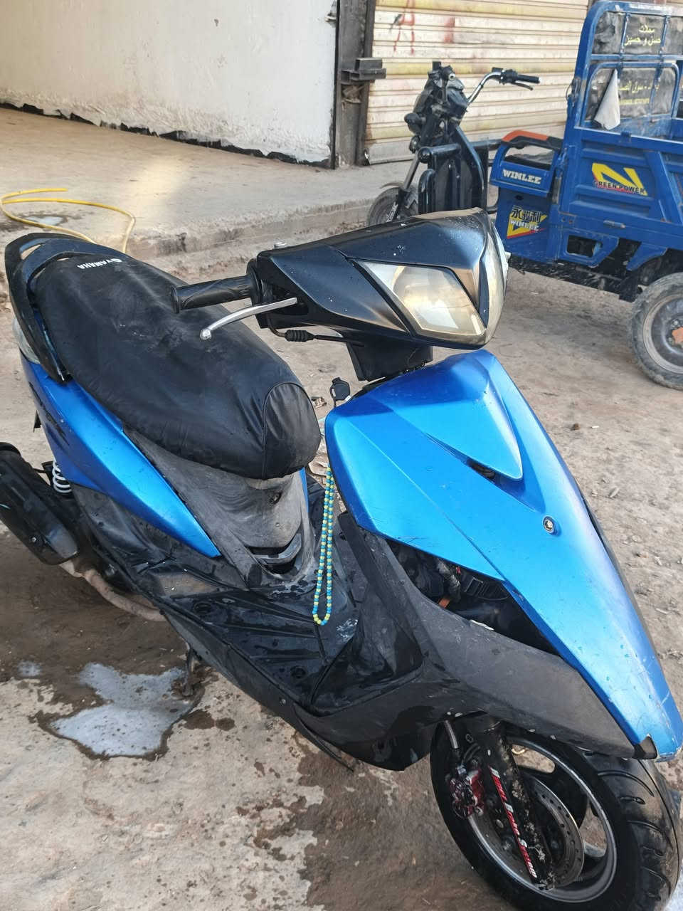 سلام عليكم ثعلب للبيع الدراجه كاعده وحلوه نقصها اشاير اماميه شلعه ومعدل نوزل مو كابريتر يعني اقوه بريكات ب المكان سلف شغال بس باتري تعبان نص نكره هندر  مكاني بغداد الكاضميه رقمي*********** سعر مناسب خابر وتدلل
