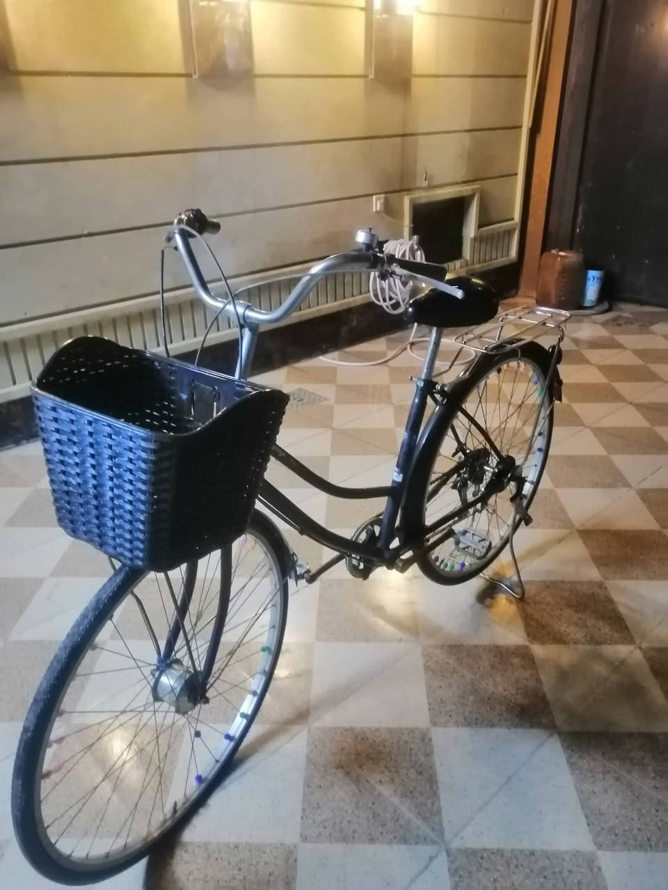 سلام عليكم
عبدالحليم للبيع او امراوس 
حجم 27
كير 
لون اسود 
سعر 60او بيه مجال
رقم اسيا ***********
