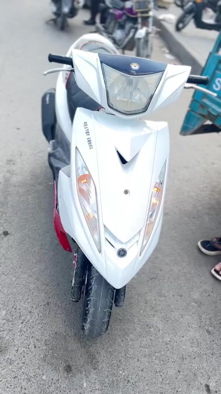 سلام عليكم دراجه جي تي ار دراجه حلوه لدراجه ما بيهة اي نقوصات بس لحاضن لداخلي طاك مكينه ما مفتوحه لا نضوح لا تبخير السعر 800وبيهة مجال حك لجيه العنوان بغداد مدينه لصدر لستفسار ‭٠٧٧١ ٤٢٧ ٨٨٧٣‬
